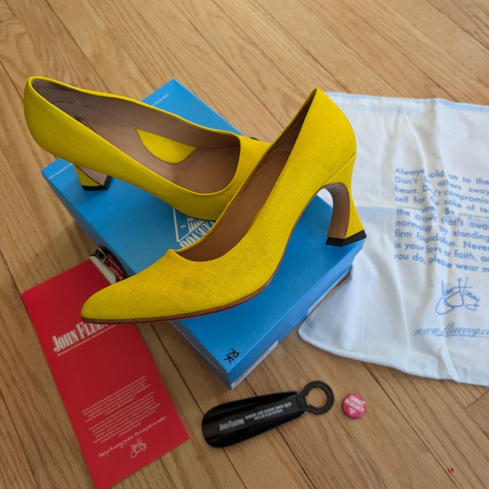 LN John Fluevog Big Presence Desmond Pump Yellow Women's 10.5 waxed shoes heels